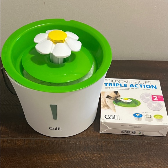 Flower Fountain for Pets - Green and White - Picture 1 of 3